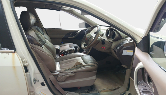 2014 Mahindra XUV500 W8 AWD, Diesel, Manual, 1,11,211 km, interior