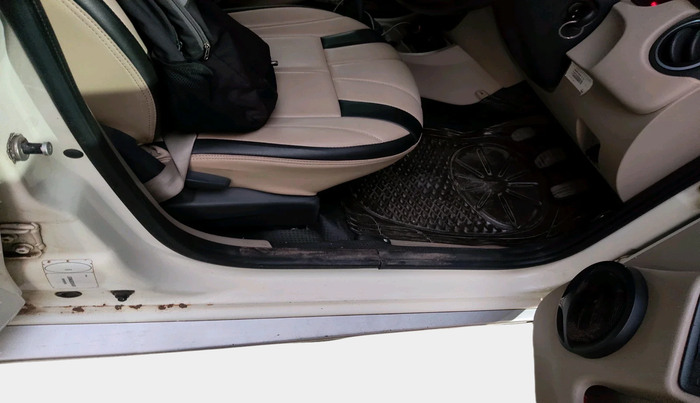 2014 Nissan Terrano XL (P), Petrol, Manual, 84,905 km, interior