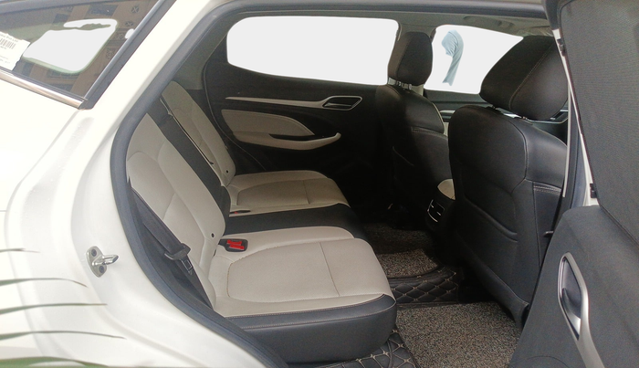 2022 MG ASTOR SAVVY 1.5 CVT, Petrol, Automatic, 17,435 km, interior