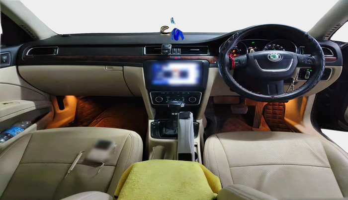 2010 Skoda Superb ELEGANCE 1.8 TSI AT, Petrol, Automatic, 1,14,765 km, interior