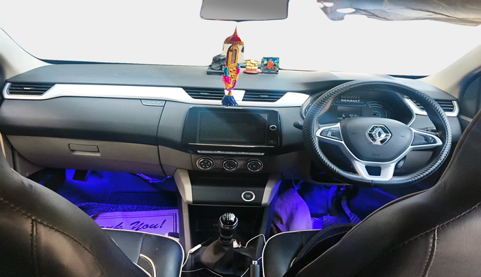 2022 Renault TRIBER RXZ DUAL TONE, Petrol, Manual, 10,313 km, interior