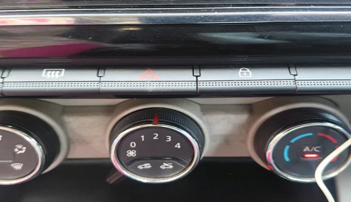 2022 Renault TRIBER RXZ DUAL TONE, Petrol, Manual, 10,313 km, interior