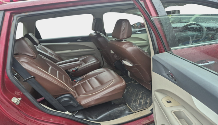 2018 Mahindra MARAZZO M6 7 STR, Diesel, Manual, 63,368 km, interior