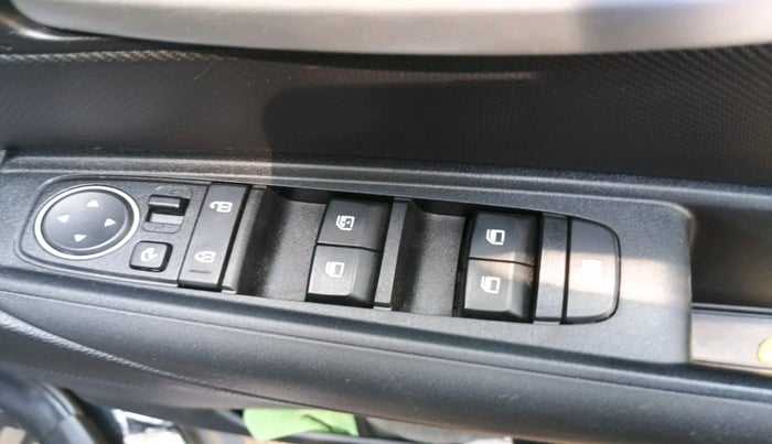 2022 KIA SONET HTK PLUS 1.0 IMT, Petrol, Manual, 20,109 km, interior