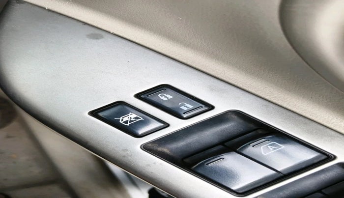 2013 Nissan Micra XV CVT, Petrol, Automatic, 70,070 km, interior