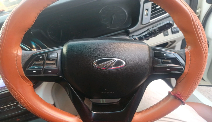 2019 Mahindra MARAZZO M6 8 STR, Diesel, Manual, 88,901 km, interior