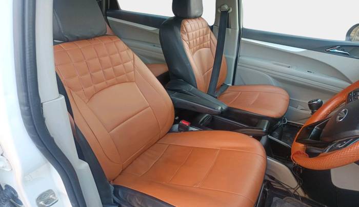 2019 Mahindra MARAZZO M6 8 STR, Diesel, Manual, 88,901 km, interior