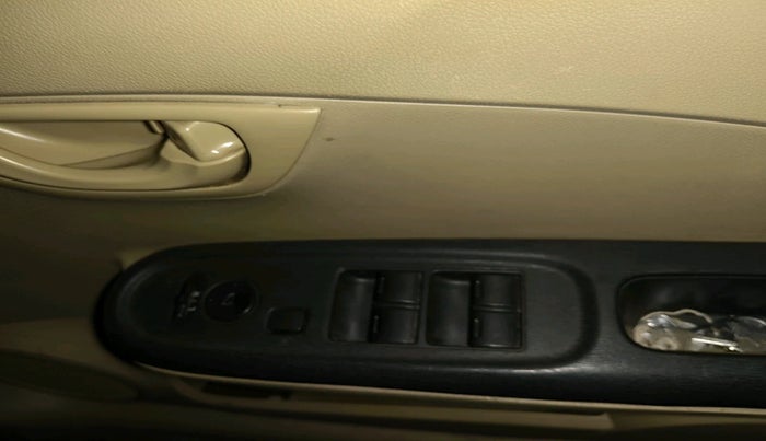 2015 Honda Amaze 1.2L I-VTEC S, Petrol, Manual, 1,21,010 km, interior