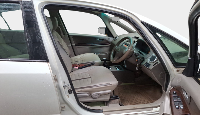 2011 Maruti SX4 ZDI, Diesel, Manual, 1,24,744 km, interior