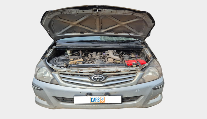 2010 Toyota Innova 2.5 G4 8 STR, Diesel, Manual, 2,56,101 km, exterior