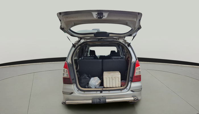 2010 Toyota Innova 2.5 G4 8 STR, Diesel, Manual, 2,56,101 km, exterior