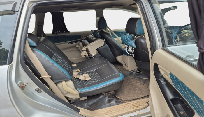 2010 Toyota Innova 2.5 G4 8 STR, Diesel, Manual, 2,56,101 km, interior