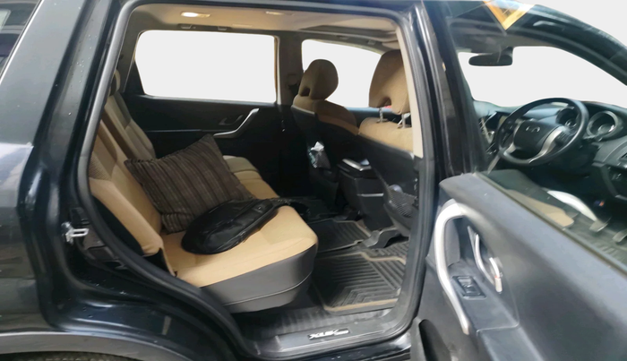 2019 Mahindra XUV500 W9, Diesel, Manual, 92,913 km, interior