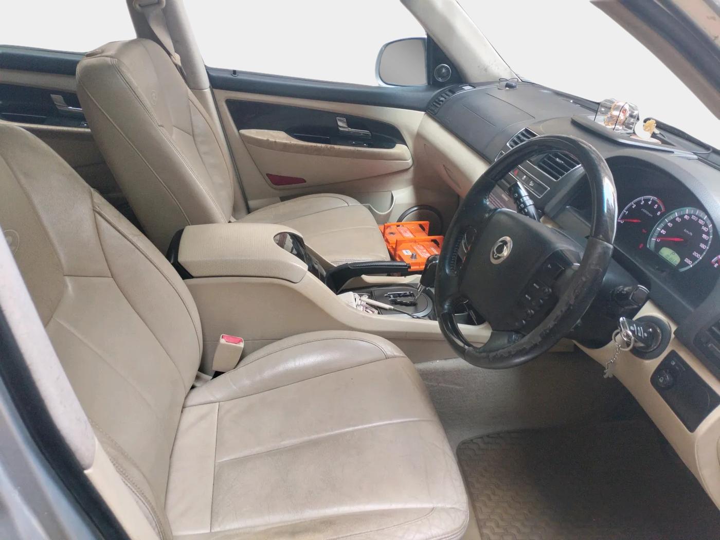 2014 Ssangyong Rexton RX7, Diesel, Automatic, 1,01,654 km, interior