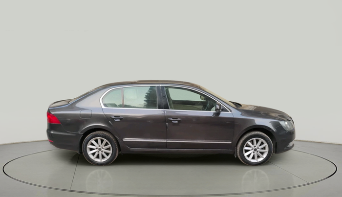2015 Skoda Superb ELEGANCE 2.0 TDI CR AT, Diesel, Automatic, 1,00,689 km, exterior