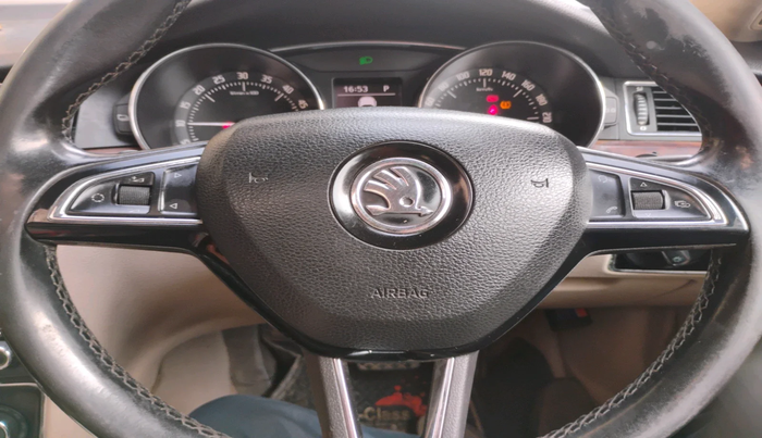 2015 Skoda Superb ELEGANCE 2.0 TDI CR AT, Diesel, Automatic, 1,00,689 km, interior