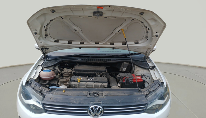2015 Volkswagen Vento HIGHLINE 1.6 MPI, Petrol, Manual, 33,823 km, exterior