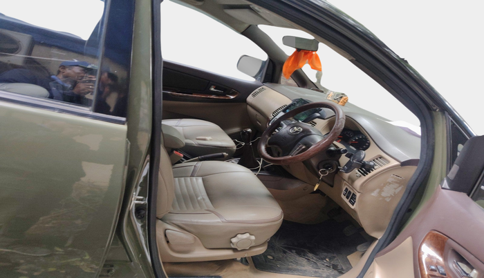 2014 Toyota Innova 2.5 VX 8 STR, Diesel, Manual, 2,10,006 km, interior