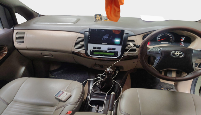 2014 Toyota Innova 2.5 VX 8 STR, Diesel, Manual, 2,10,006 km, interior
