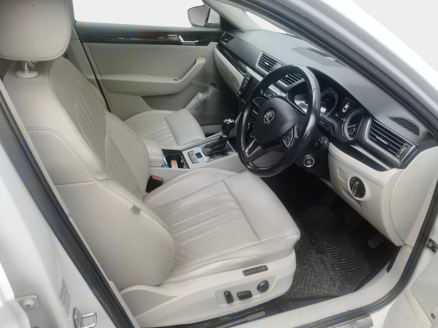 2016 Skoda Superb L&K 1.8 TSI AT, Petrol, Automatic, 64,847 km, interior