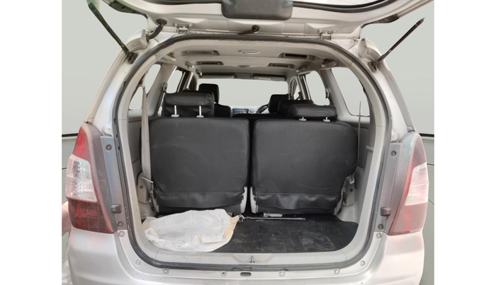 2011 Toyota Innova V 2.5 8 STR, Diesel, Manual, 1,27,516 km, exterior