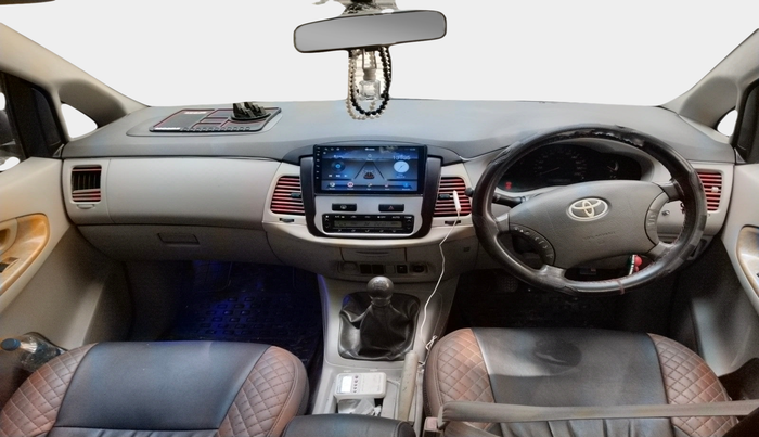 2011 Toyota Innova V 2.5 8 STR, Diesel, Manual, 1,27,516 km, interior