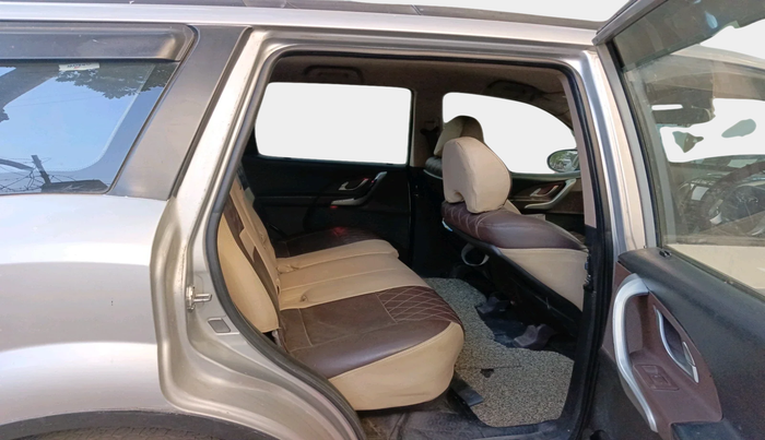 2014 Mahindra XUV500 W8, Diesel, Manual, 1,08,056 km, interior
