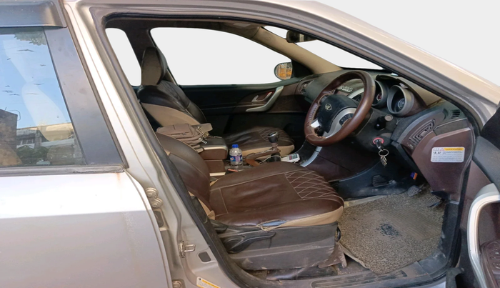 2014 Mahindra XUV500 W8, Diesel, Manual, 1,08,056 km, interior