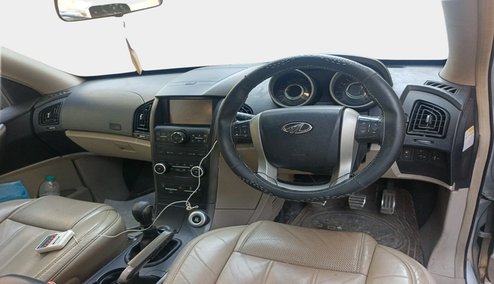 2016 Mahindra XUV500 W10, Diesel, Manual, 87,349 km, interior