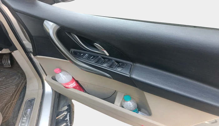 2016 Mahindra XUV500 W10, Diesel, Manual, 87,349 km, interior