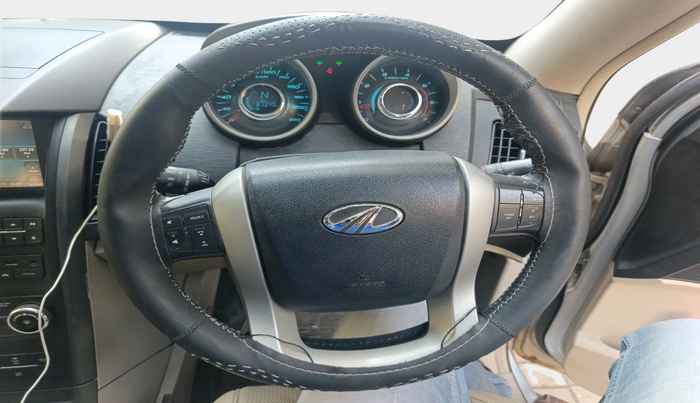 2016 Mahindra XUV500 W10, Diesel, Manual, 87,349 km, interior