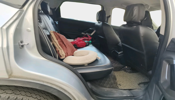 2019 Tata Harrier XM 2.0L KRYOTEC, Diesel, Manual, 88,719 km, interior