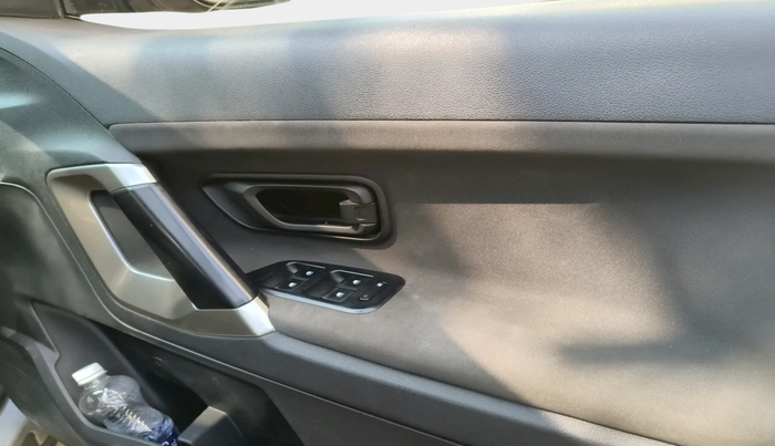 2019 Tata Harrier XM 2.0L KRYOTEC, Diesel, Manual, 88,719 km, interior