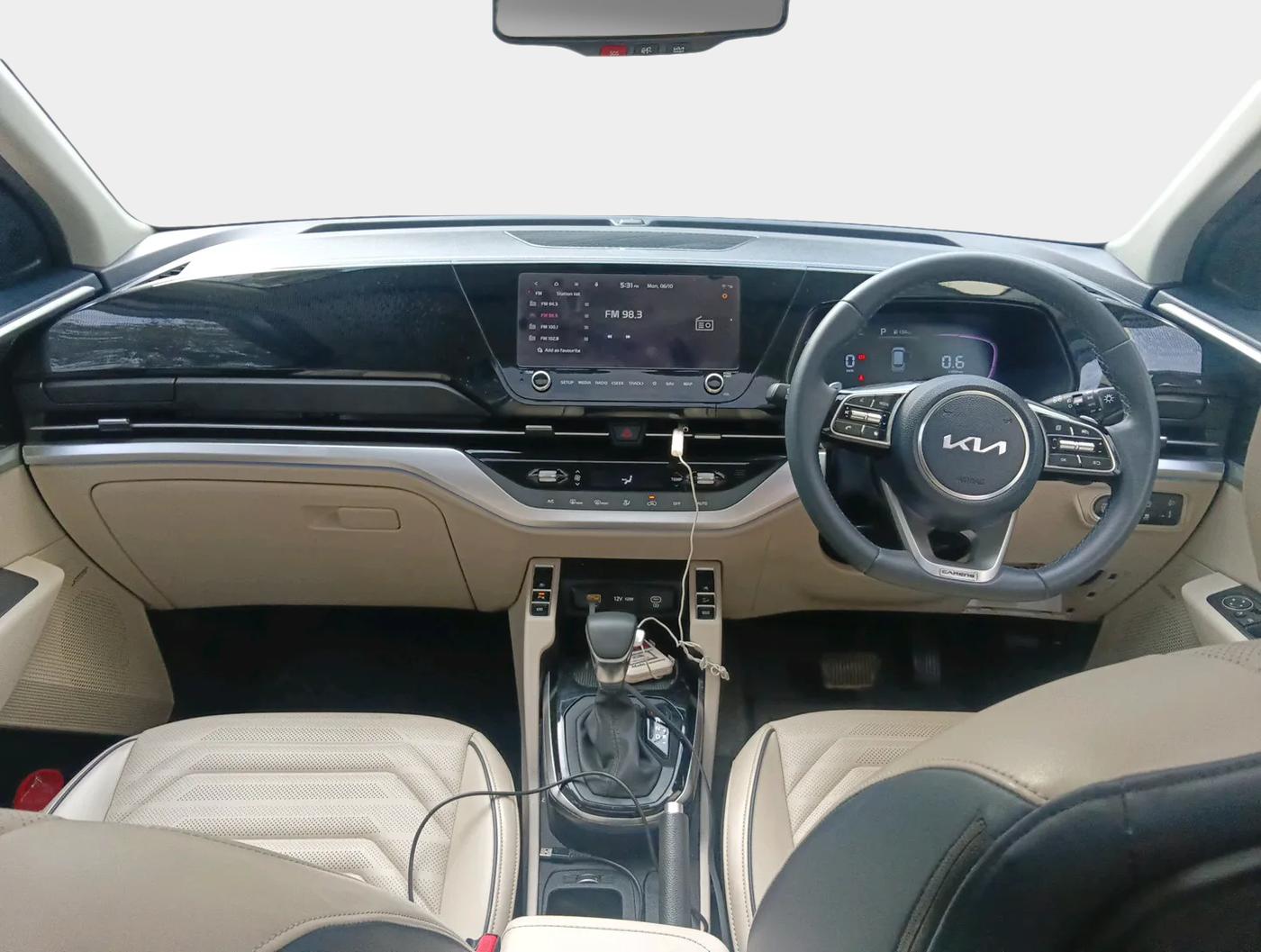 2023 KIA CARENS LUXURY PLUS 1.5 PETROL DCT 7 STR, Petrol, Automatic, 27,619 km, interior