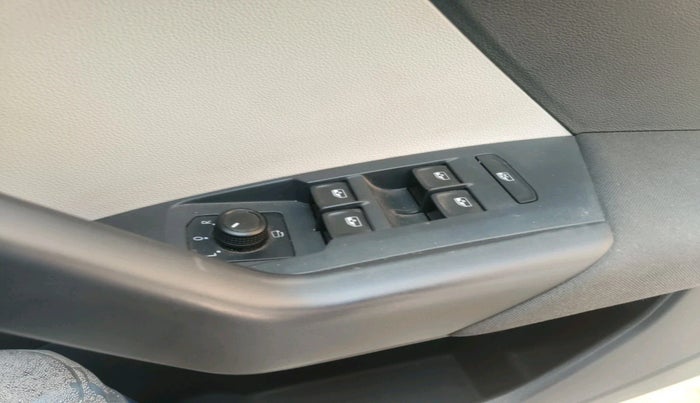 2023 Volkswagen TAIGUN HIGHLINE 1.0 TSI MT, Petrol, Manual, 39,004 km, interior