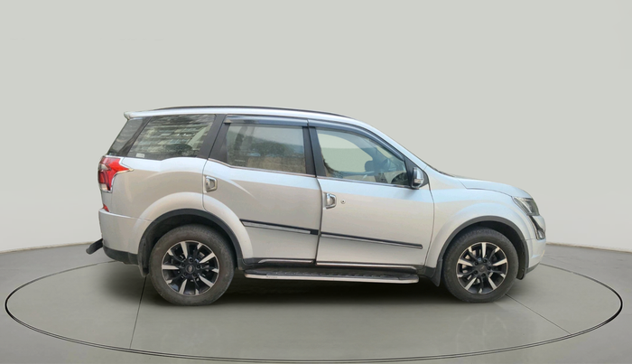 2018 Mahindra XUV500 W11 AT, Diesel, Automatic, 1,07,566 km, exterior