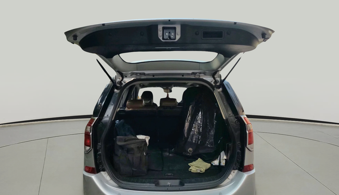 2018 Mahindra XUV500 W11 AT, Diesel, Automatic, 1,07,566 km, exterior