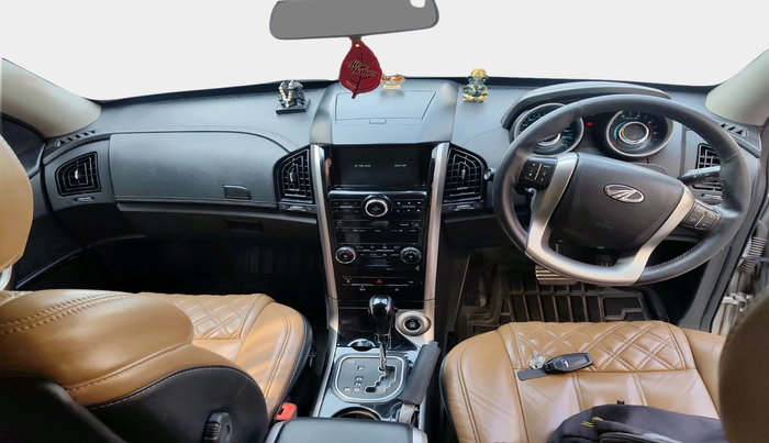 2018 Mahindra XUV500 W11 AT, Diesel, Automatic, 1,07,566 km, interior