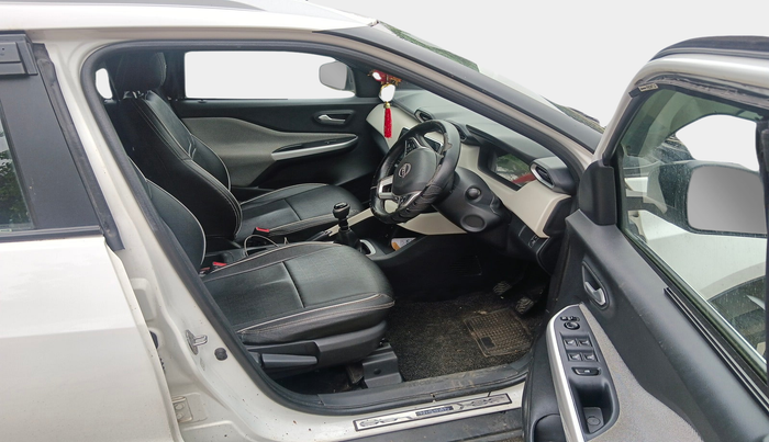 2022 Nissan MAGNITE XV MT, Petrol, Manual, 20,969 km, interior