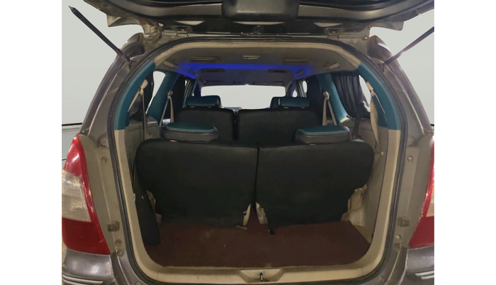 2012 Toyota Innova GX 2.5 8 STR, Diesel, Manual, 1,63,844 km, exterior