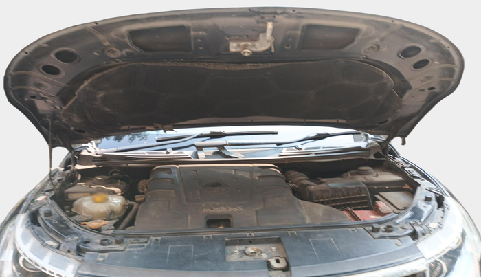 2019 Mahindra XUV500 W9 AT, Diesel, Automatic, 29,979 km, exterior