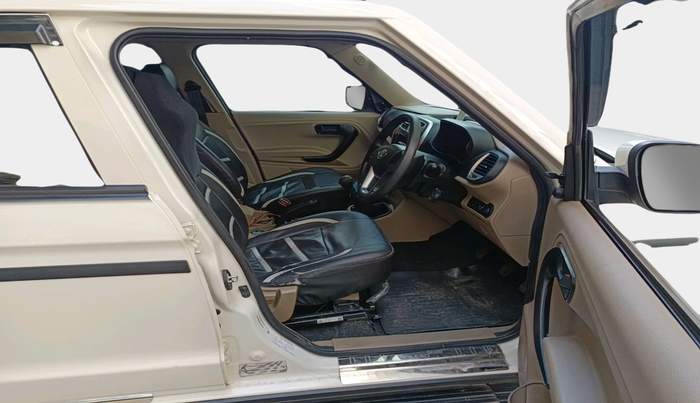 2022 Mahindra BOLERO NEO N 8, Diesel, Manual, 42,709 km, interior