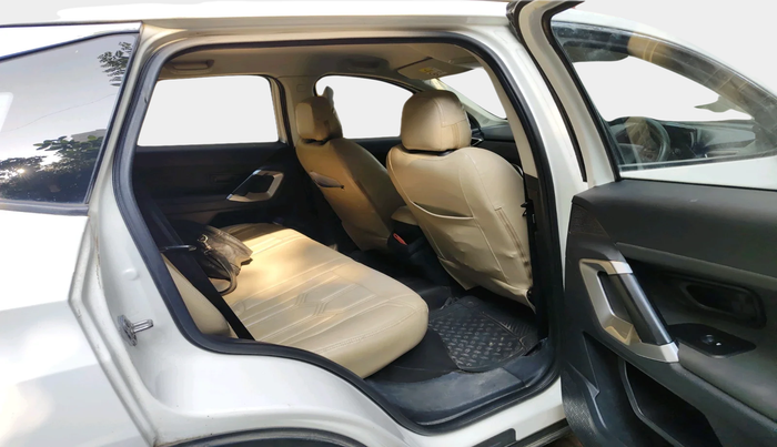 2020 Tata Harrier XMA 2.0L KRYOTEC, Diesel, Automatic, 68,234 km, interior