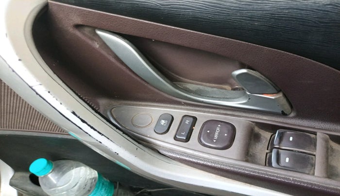 2011 Mahindra XUV500 W6, Diesel, Manual, 1,04,510 km, interior