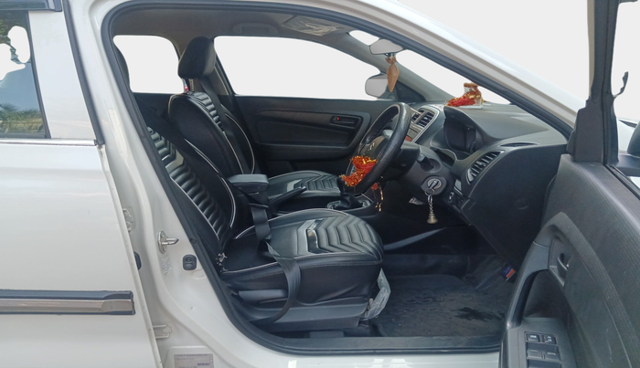 2022 Maruti Vitara Brezza LXI, Petrol, Manual, 27,755 km, interior