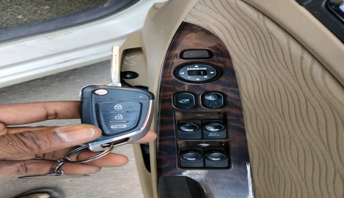 2014 Hyundai Verna FLUIDIC 1.6 VTVT SX, Petrol, Manual, 70,059 km, interior