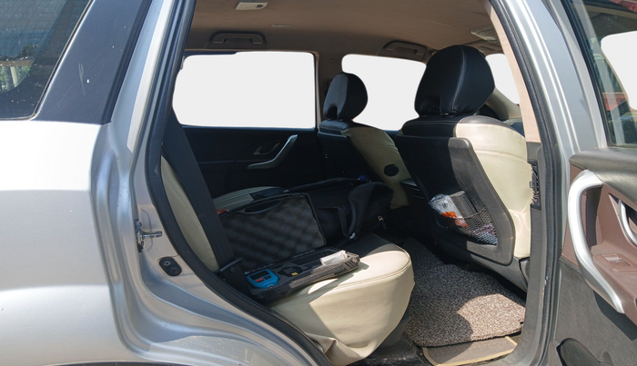 2014 Mahindra XUV500 W6, Diesel, Manual, 1,44,339 km, interior