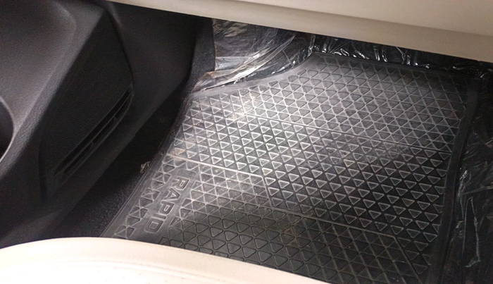 2017 Skoda Rapid STYLE 1.6 MPI AT, Petrol, Automatic, 38,369 km, interior