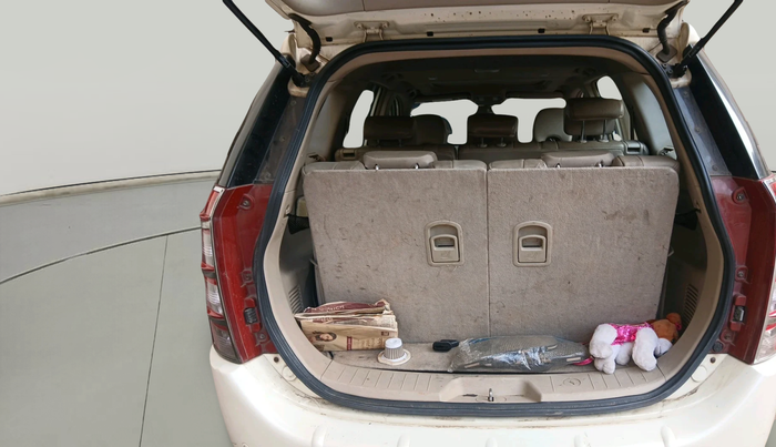 2015 Mahindra XUV500 W10, Diesel, Manual, 1,21,993 km, exterior