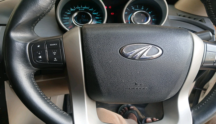 2015 Mahindra XUV500 W10, Diesel, Manual, 1,21,993 km, interior